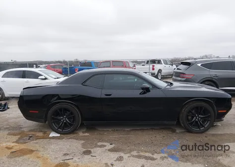2016 Dodge Challenger Sxt z USA, uszkodzony, nr VIN 2C3CDZAG1GH290955